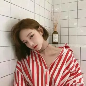 艾米莉亚·佩雷斯 封面